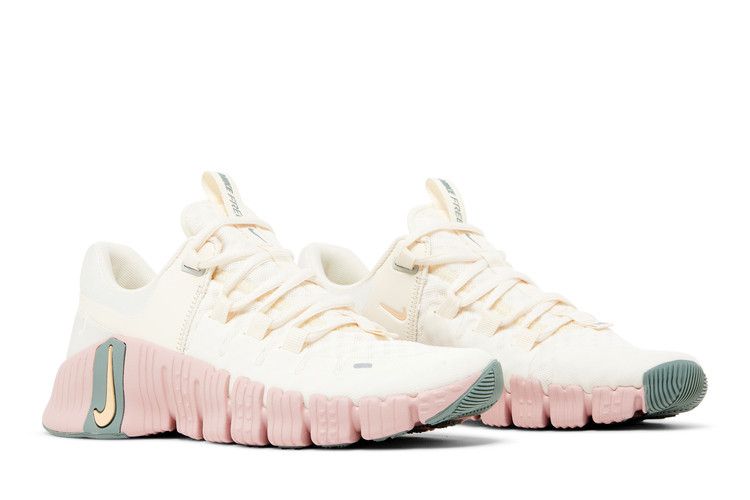 Nike Wmns Free Metcon 5 'Pale Ivory Ice Peach'