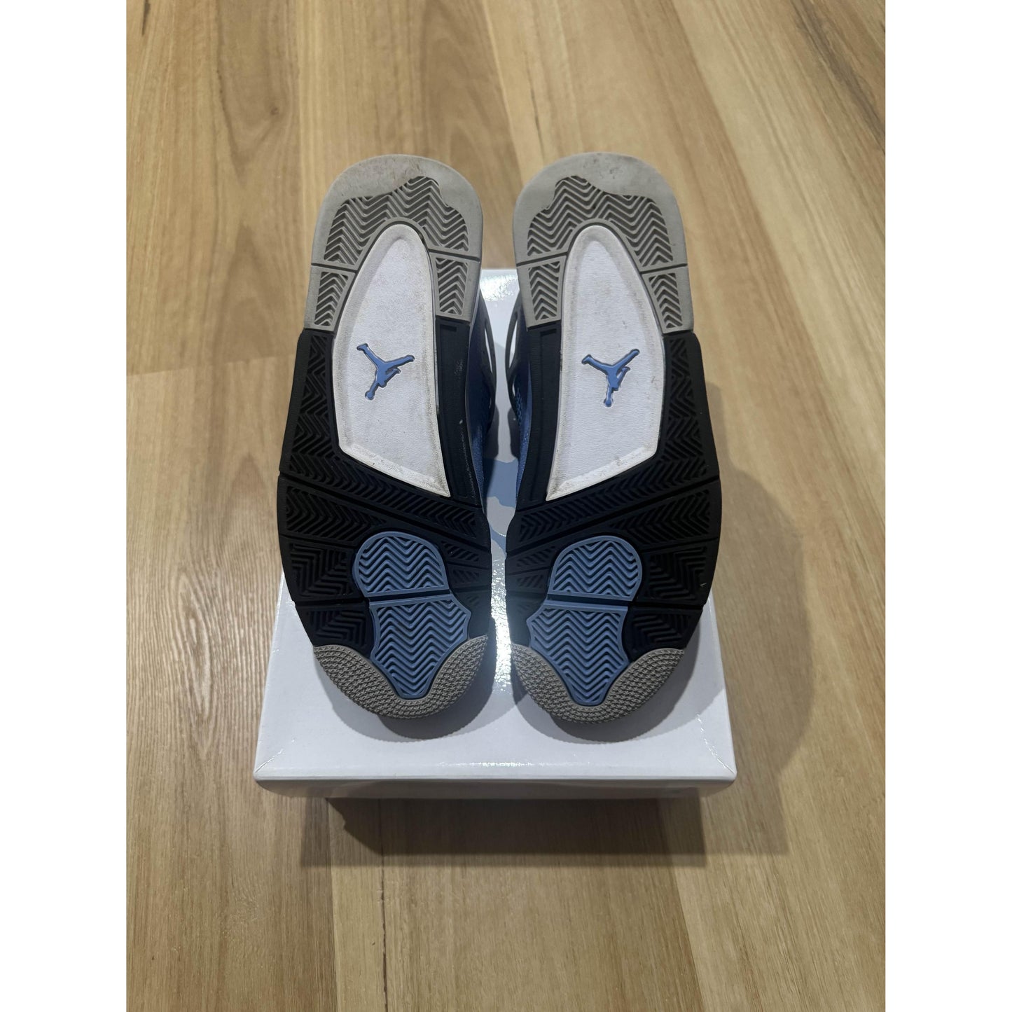 Jordan 4 Retro University Blue
