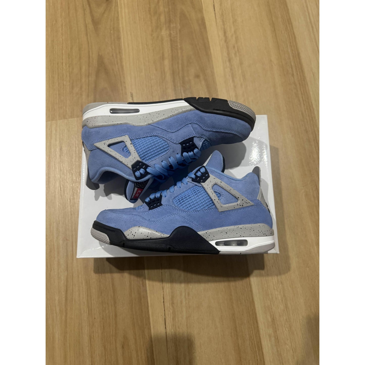Jordan 4 Retro University Blue